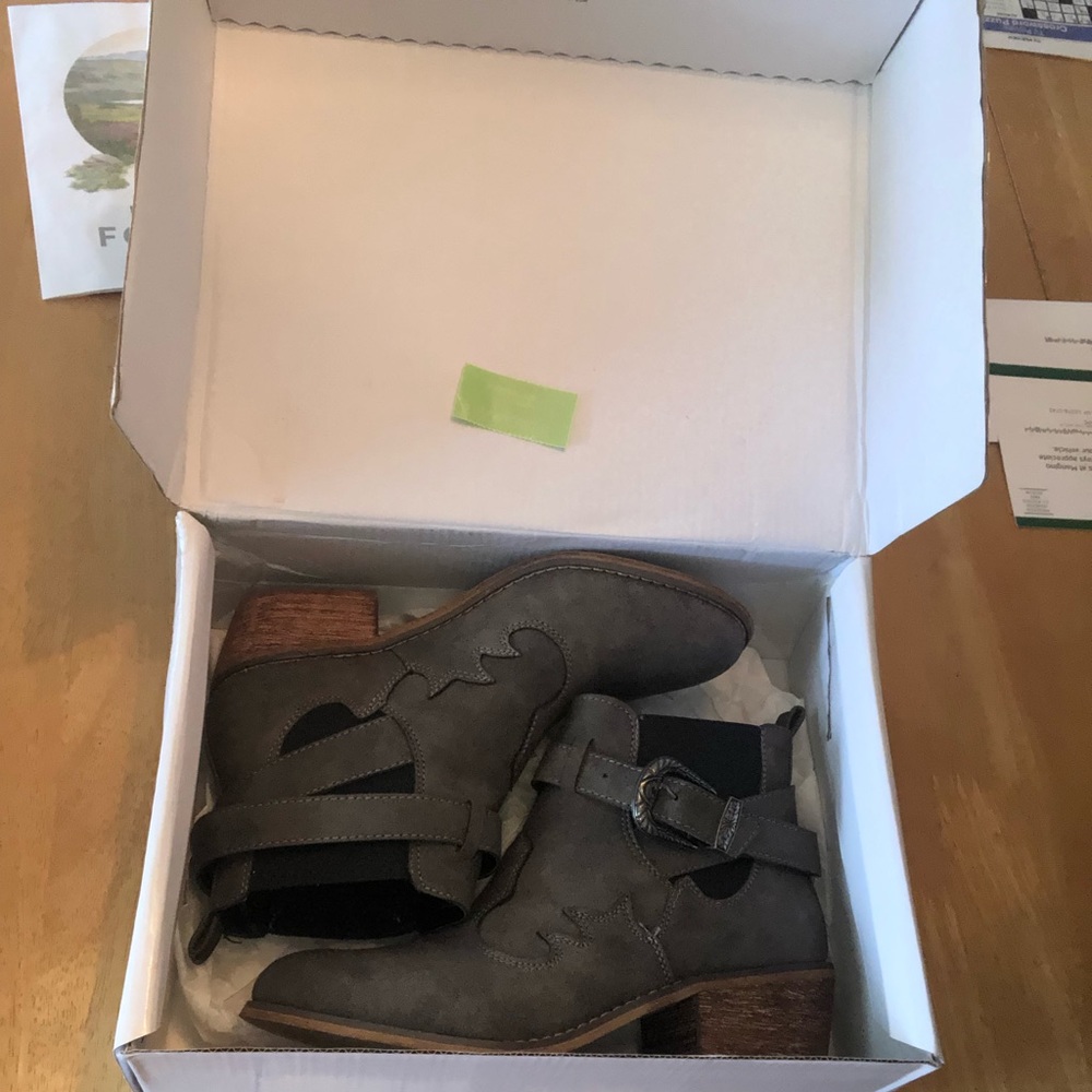 Size 6 Olivia Miller smokey gray cowgirl boots